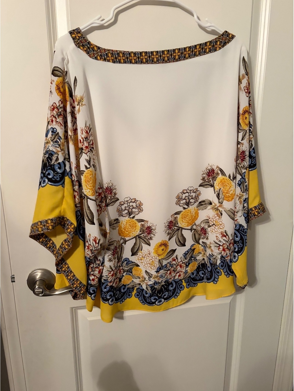 White House Black Market XL Floral V-Neck Blouse - Picture 8 of 9